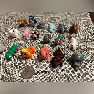 Collection of 18 articulating 3D mini kids toys, new